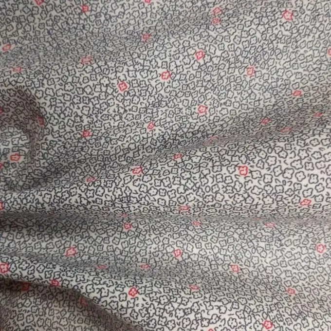 Camicia in percale di cotone bianca con stampa digitale di fiorellini blu