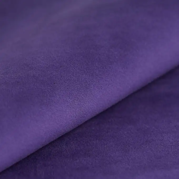 Velluto alisa blu viola seduta