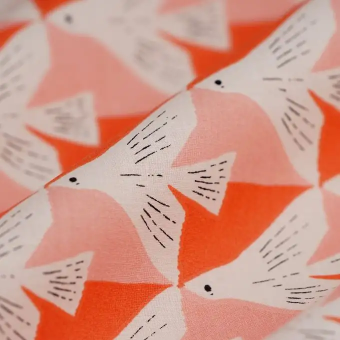 Tessuto cretonne biologico a quadretti con uccello rosa