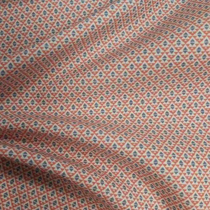 Camicia in percale di cotone con stampa digitale di freccia grafica rossa